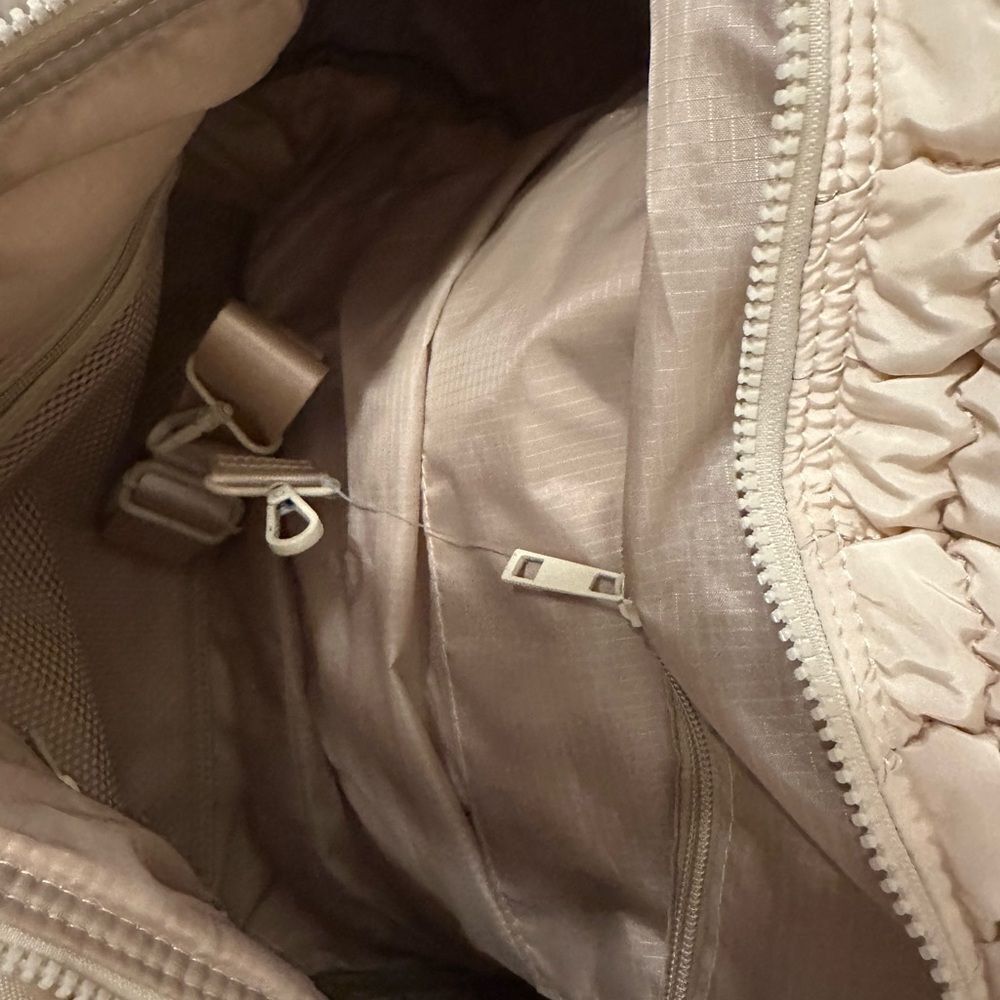 Urban expressions Elegant Cream Quilted Women's Bag NWT - Picture 7 of 8